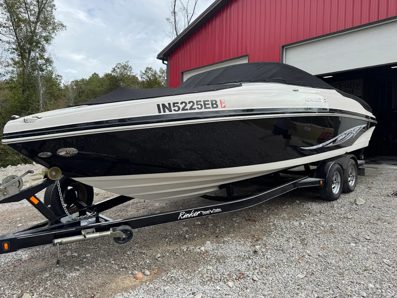 Detailed Rinker cruiser